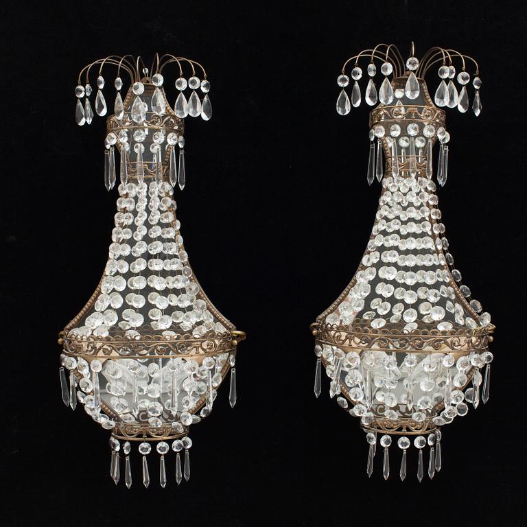 VÄGGLAMPETTER, ett par, Gustaviansk stil, omkring 1900-talets andra hälft.