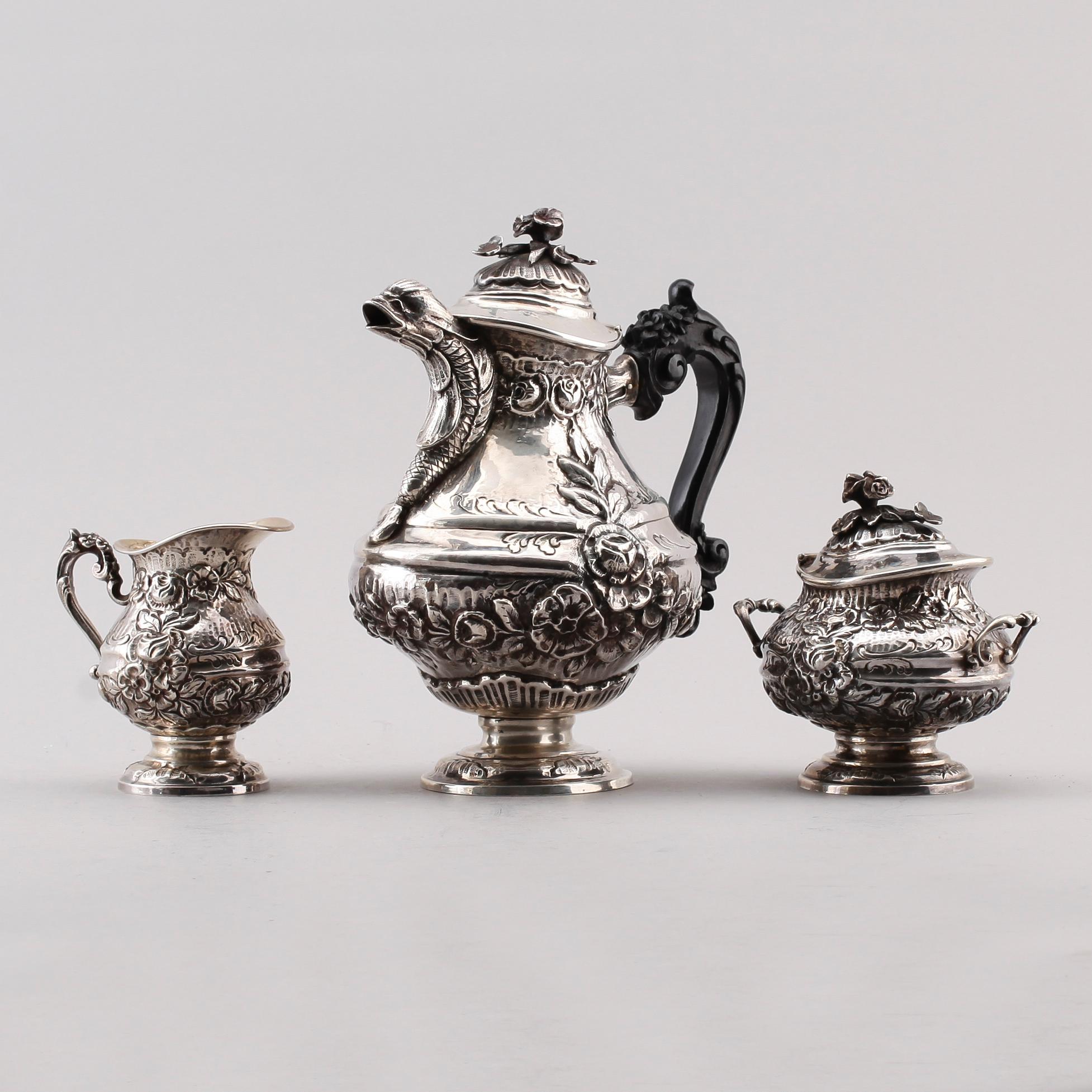 KAFFESERVIS, 3 delar, silver 835, möjligen Tyskland, omkring år 1900. Vikt ca 1025 g.