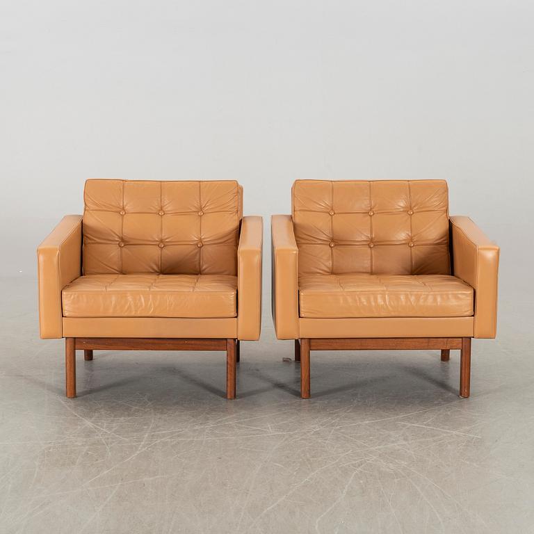 KARL-ERIK EKSELIUS, a pair of chairs, JOC.