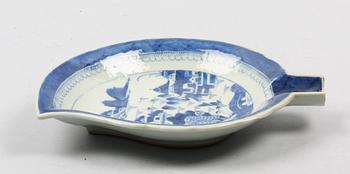 FAT, porslin. Kina 1700/1800-tal.