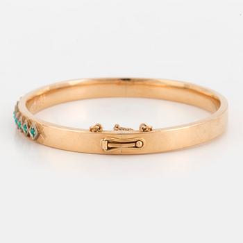 ARMRING med cabochonslipade turkoser.