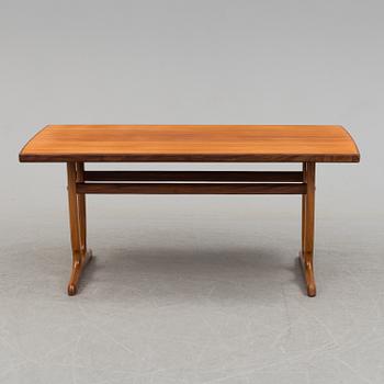 A mid 20th century coffee table.