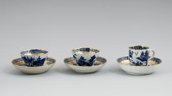 TESKÅLAR MED FAT, 3 st (2+1), porslin, Kina, 1700-tal.