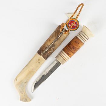 A reindeer horn knife by Hendrik Juuso, signed and dated -81.