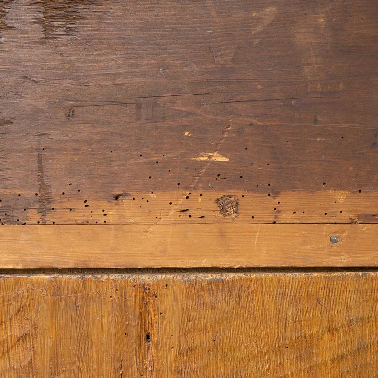 A late Baroque oak cabinet, first part of the 18th Century.