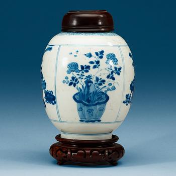 1911. A blue and white tea caddy, Qing dynasty, Kangxi (1662-1722).