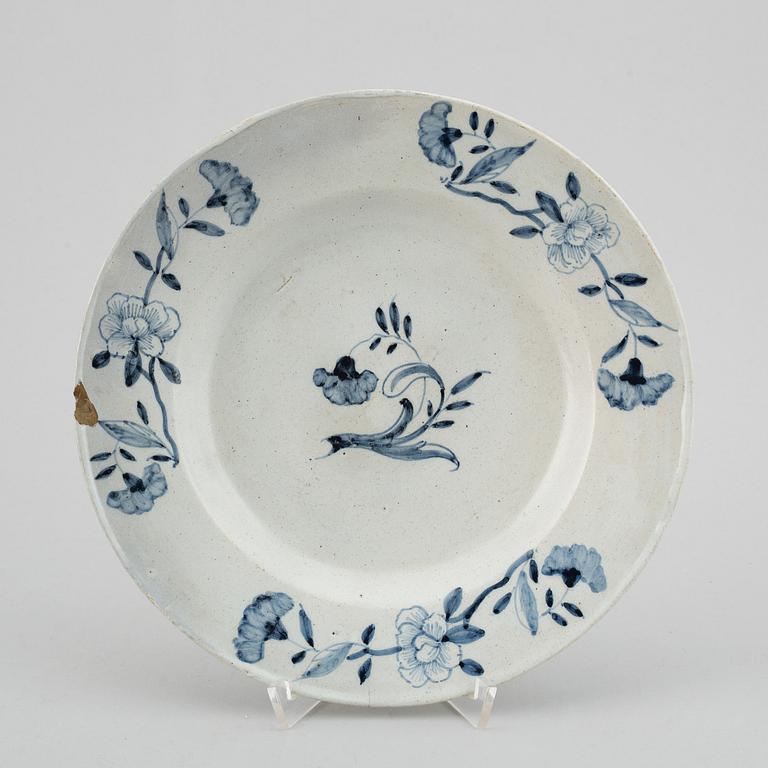 A pair of faiance dishes. Sweden, Rörstrand, 18th century.