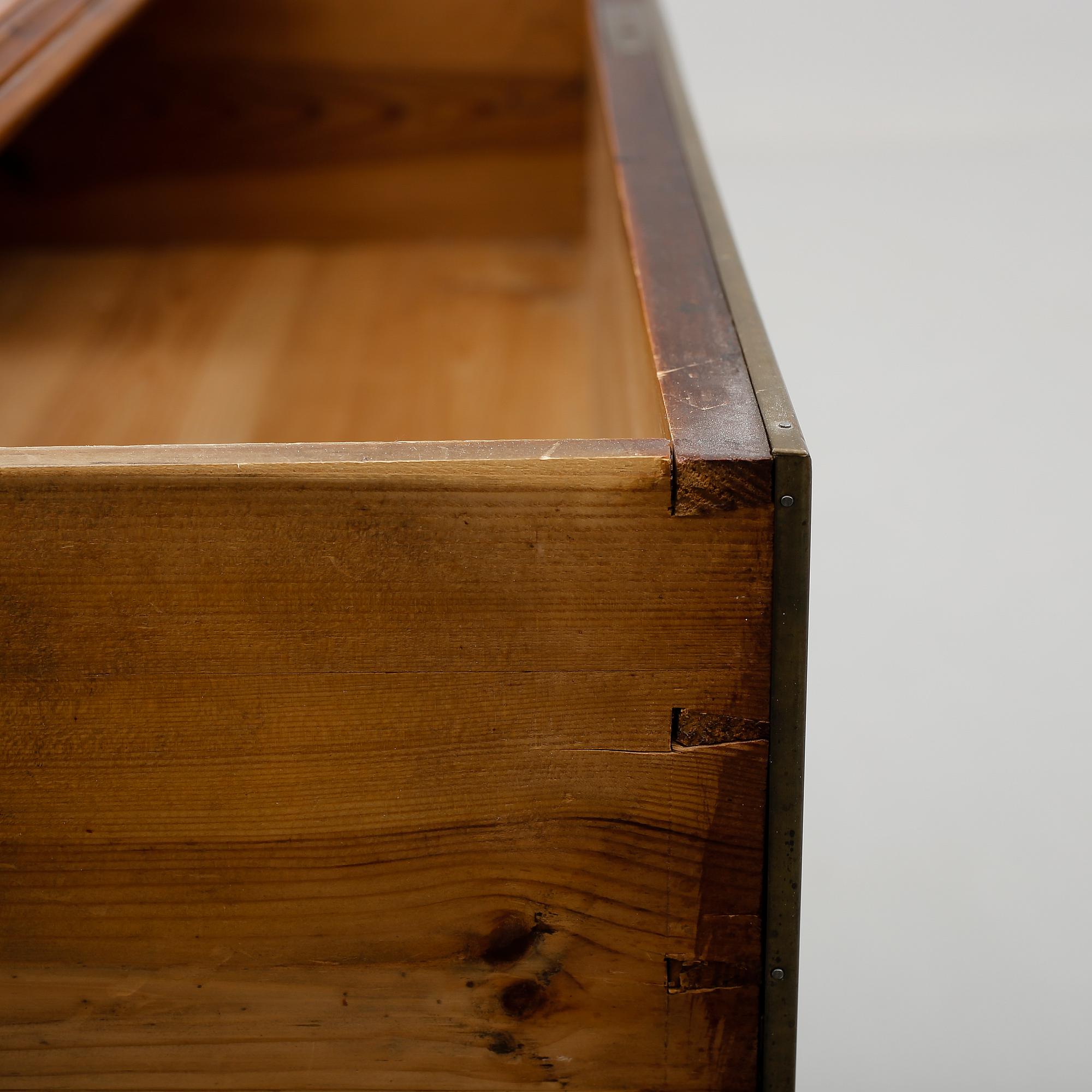 BYRÅ, gustaviansk stil, 1800-tal.