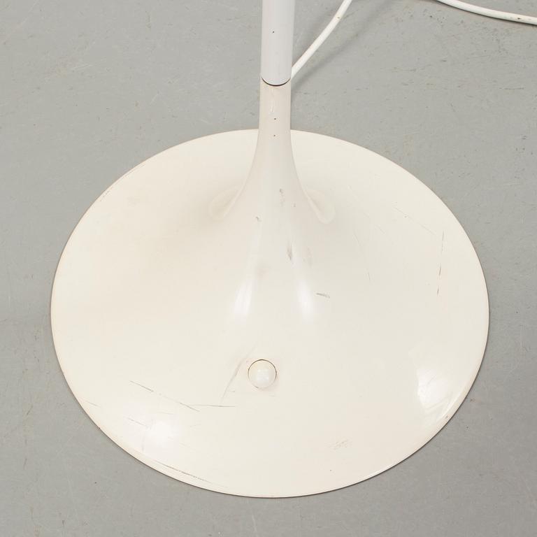 GOLVLAMPA, "Pantella", Verner Panton, 1900-talets andra hälft.