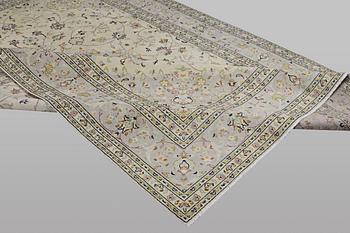 A carpet, Kashan, ca 353 x 247 cm.