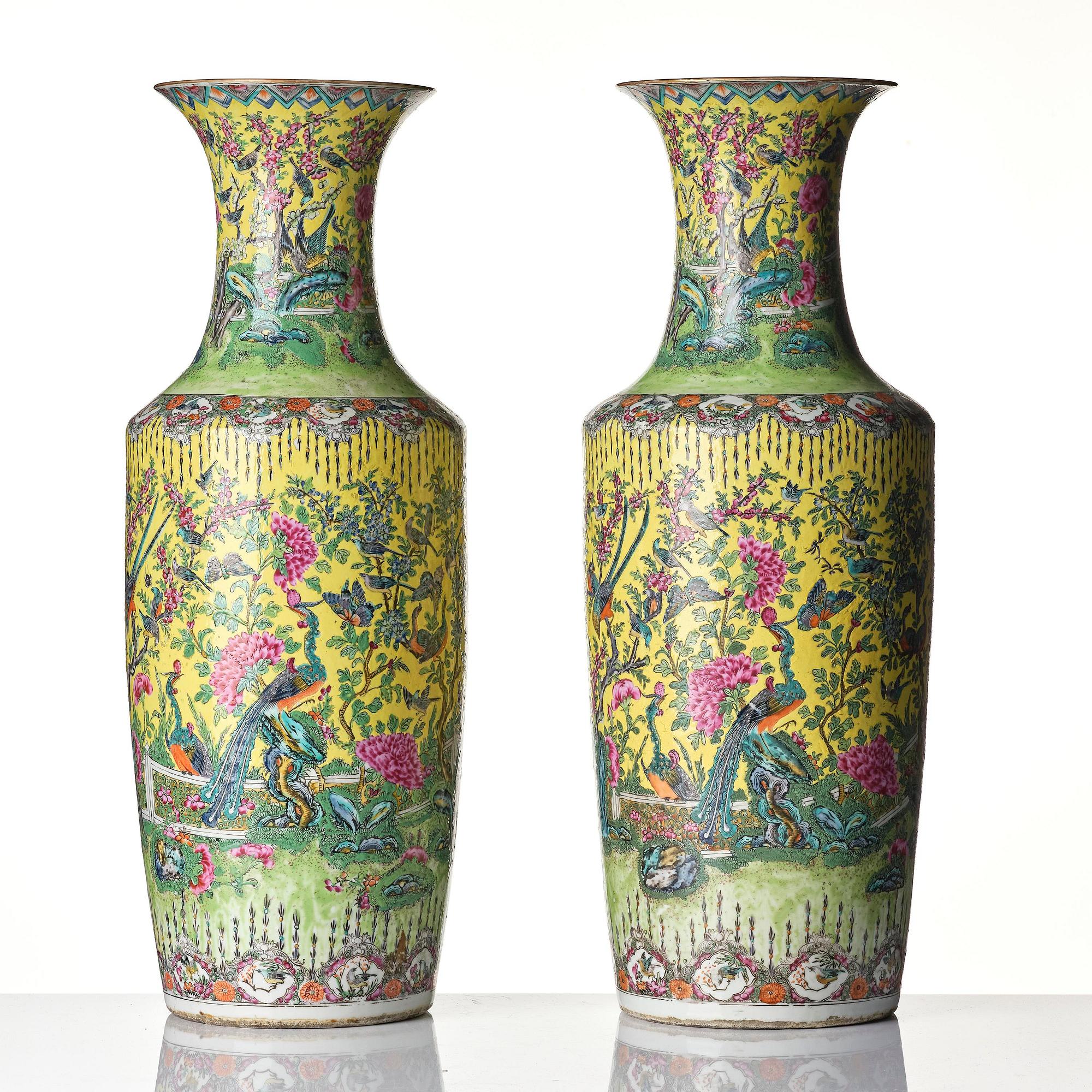 A pair of yellow ground famille rose '100 birds' vases, late Qing dynasty.
