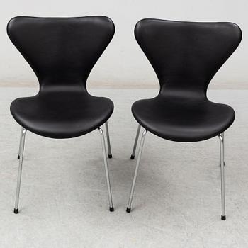 ARNE JACOBSEN, eight 'Series 7' chairs from Fritz Hansen, Denmark.