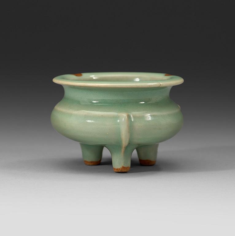 RÖKELSEKAR, celadon, Longquan. Södra Songdynastin (1127-1279).