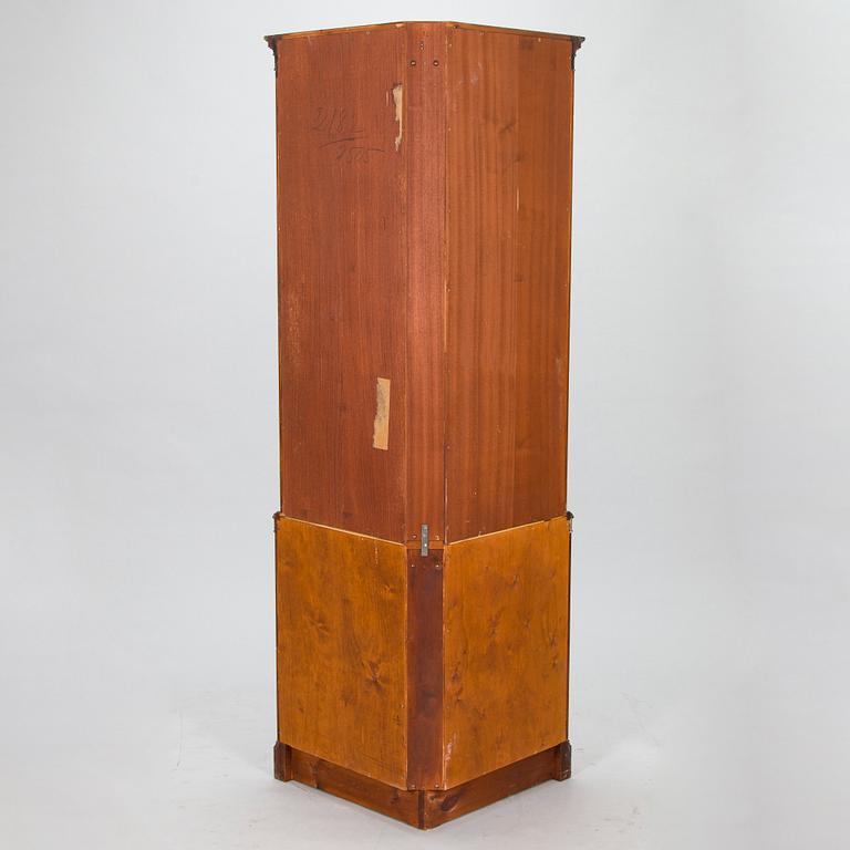 Kulmakaappi / vitriinikaappi, Englanti 1960-70-luku.