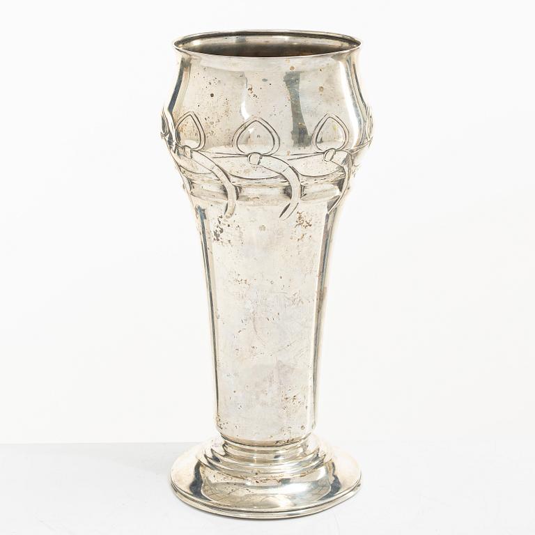 An art Nouveau, silver vase, GAB, 1913.