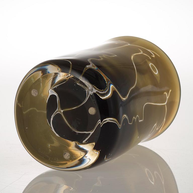 An Ingeborg Lundin ariel glass vase, Orrefors 1982.