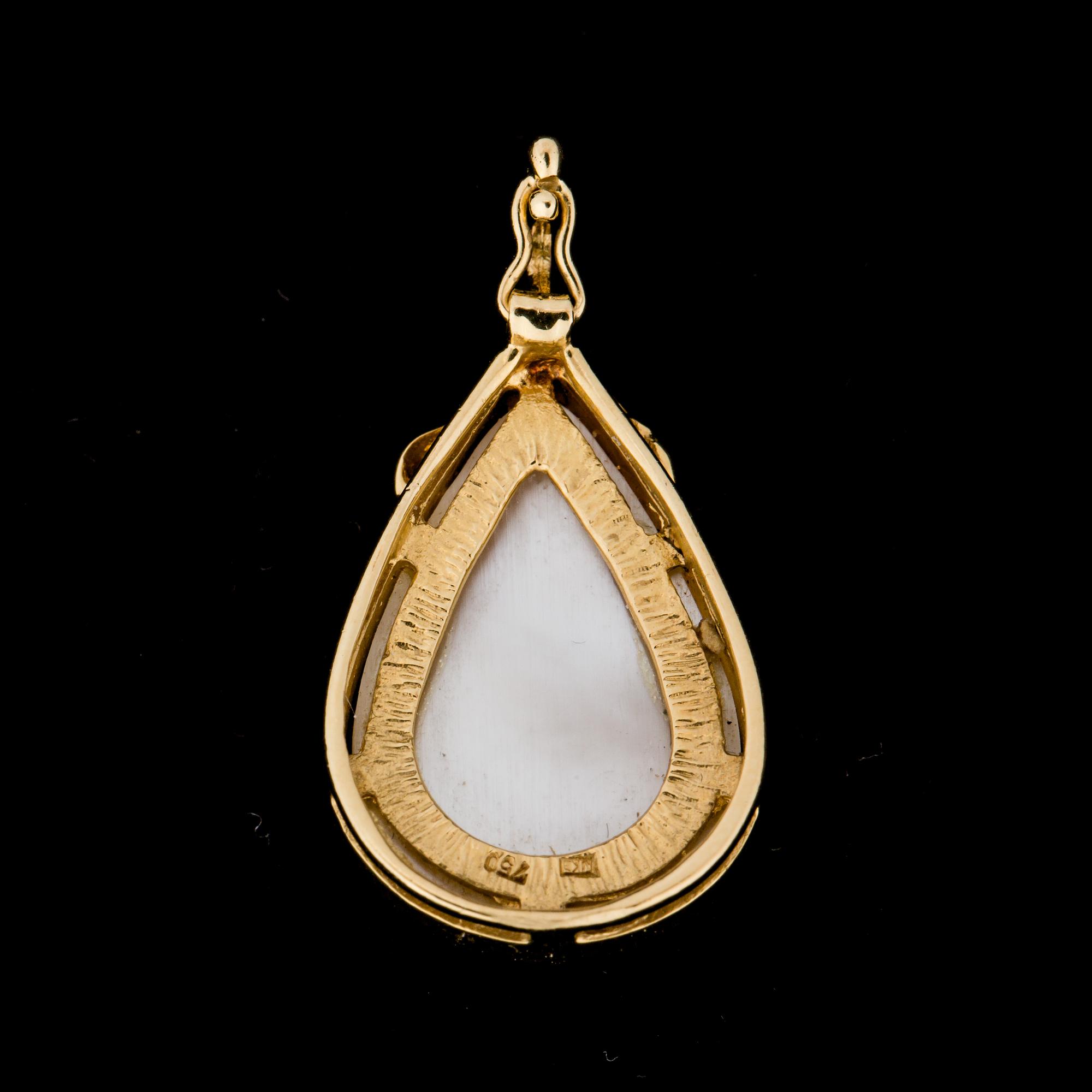 HÄNGE, 18 k guld med mabépärla. Vikt ca 4,5 g.