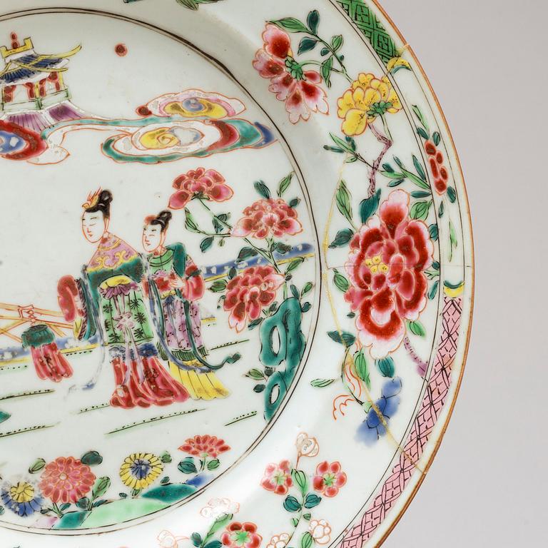 TALLRIKAR, 11 stycken, kompaniporslin. Qingdynastin, Qianlong (1736-95).