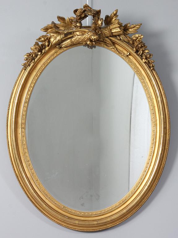 SPEGLAR, ett par, gustaviansk stil, omkring sekelskiftet 1800/1900.