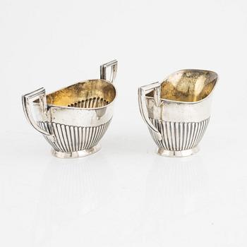 K Anderson, sockerskål och gräddkanna, 2 delar, silver, Stockholm 1908. Gustaviansk stil.