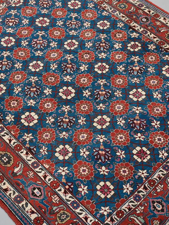 RUG. Semi-antique Veramin. 198,5 x 149,5 cm.