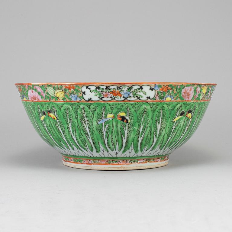 A famille rose canton bowl, Qing dynasty, late 19th century.