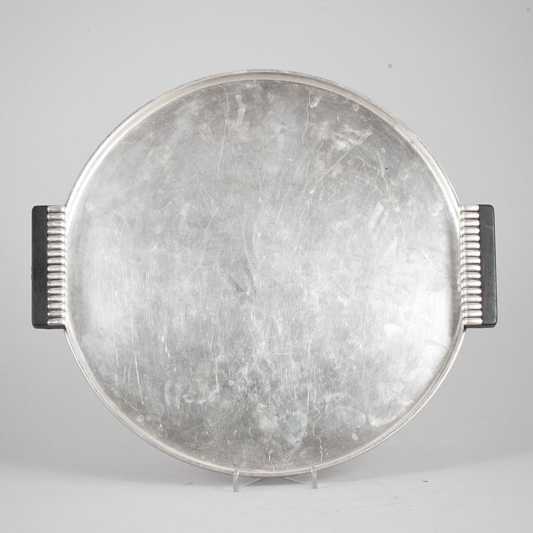 BRICKA, silver. GAB, Stockholm, 1937. Vikt ca 1080 g.