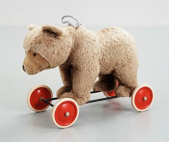 922. A German Stieffbear on wheel, 1950s/60s.