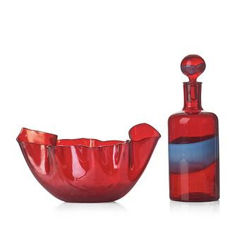 30. Fulvio Bianconi, an iridescent red ’fazzoletto' handkerchief vase and a bottle 'fasce orrizontale', Venini, Italy 1950-60's.