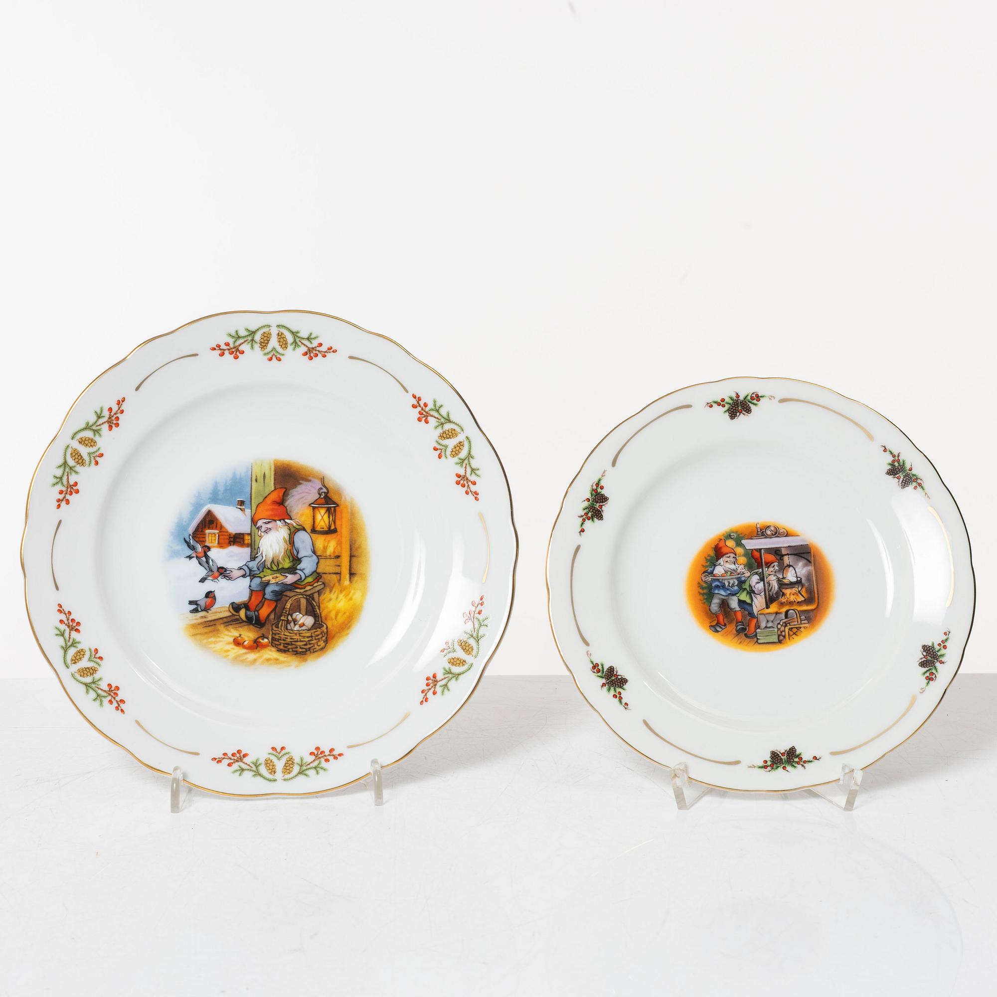 Christmas service, 77 pieces, Christineholm, second half of the 20th century.