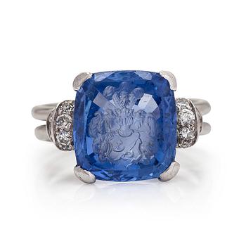 A palladium/platinum ring, with an engraved coat of arms in the sapphire and diamonds.