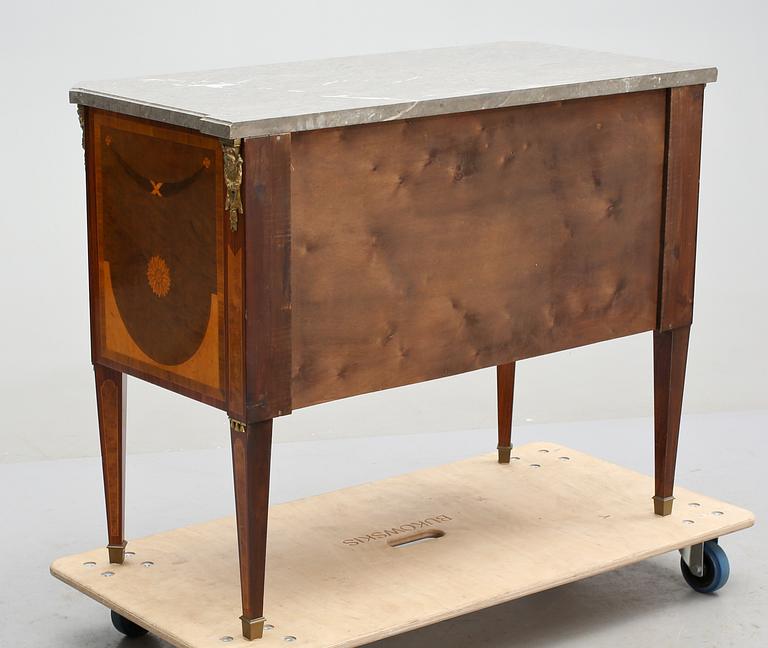 BYRÅ, gustaviansk stil, 1900-tal.