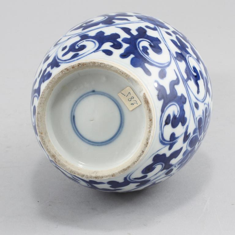 VAS, porslin, Kina, 1800/1900-tal.