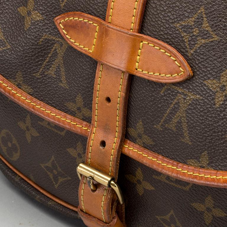 LOUIS VUITTON, Saumur 30" shoulderbag.