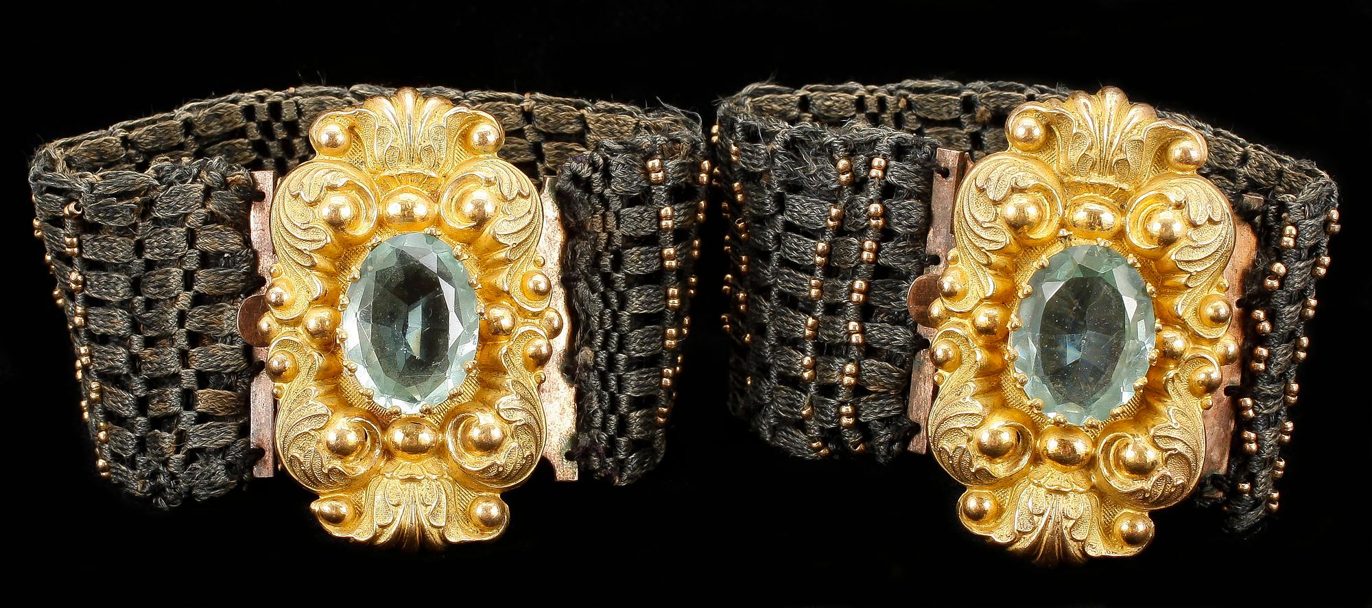 ARMBAND, ett par, senempire, 1800-talets första hälft.