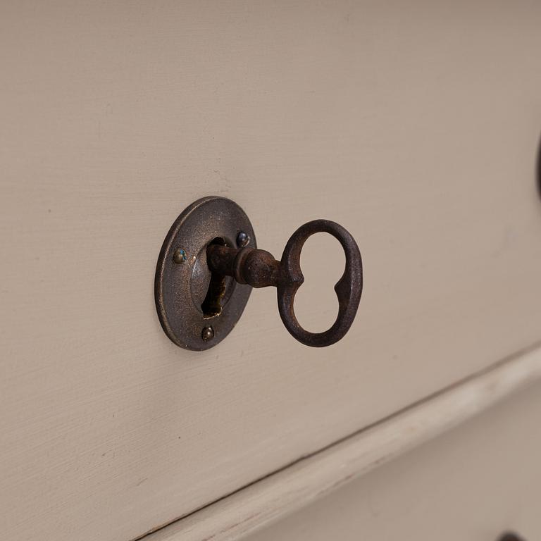 A chest of drawers, around 1900.