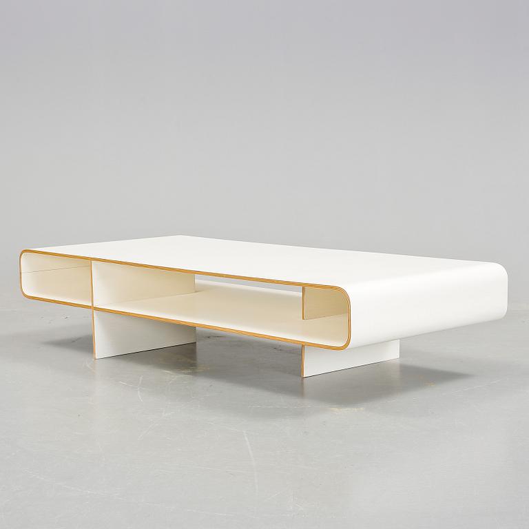 BORD, "Loop coffee table", Barber och Osgerby, Windmill Furniture, England. Formgivet 1996.