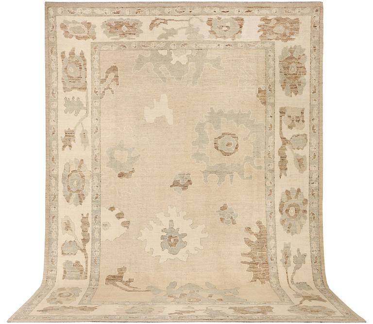 An Ushak design carpet, a. 426 x 307 cm.