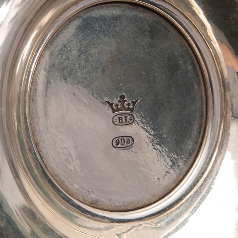 VIINIKANNU, hopeaa, empiretyylinen, 1900-luvun puoliväli. Paino 679 g.