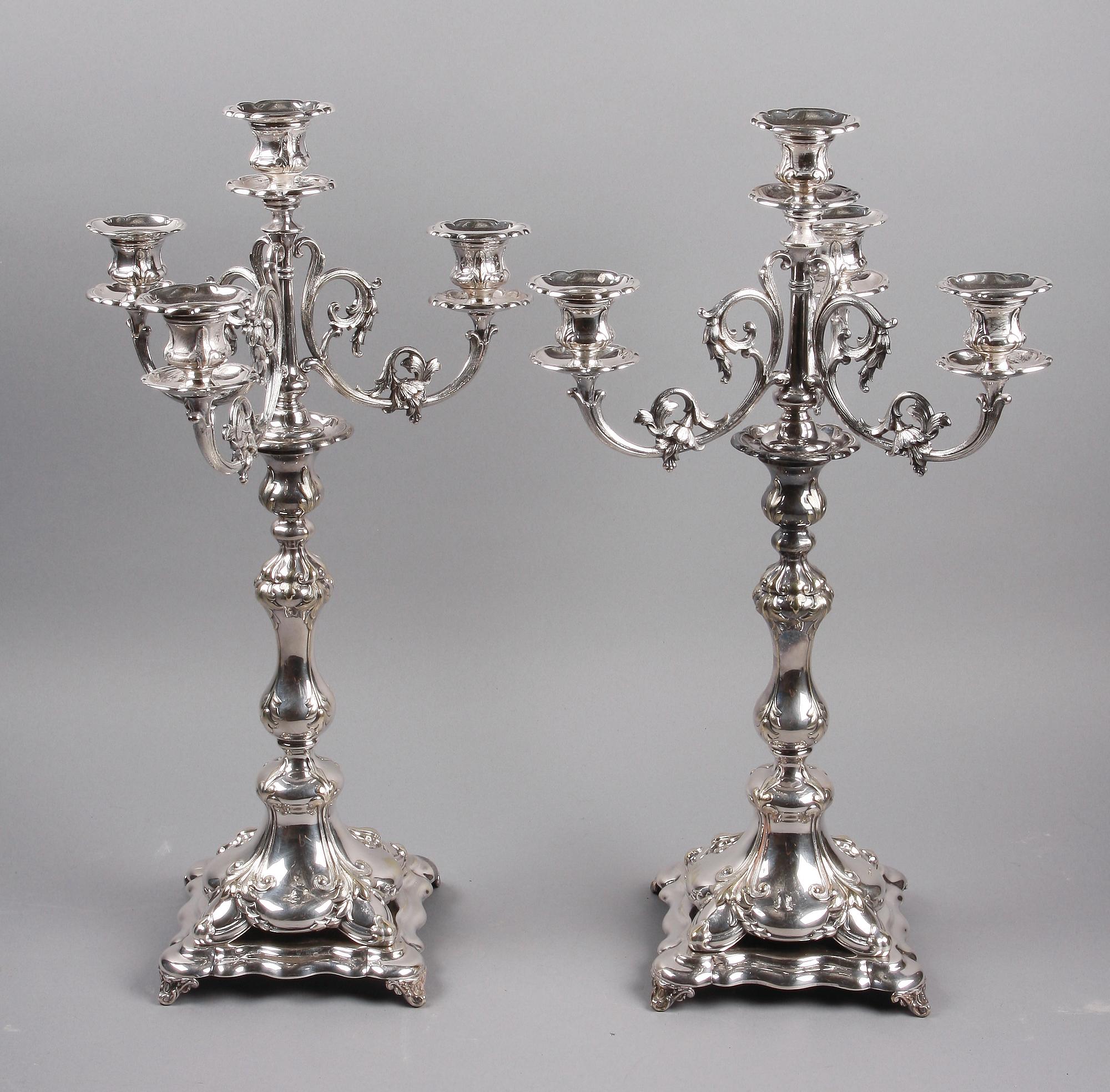 KANDELABRAR, ett par, nysilver. nyrokokostil. 1900-tal.