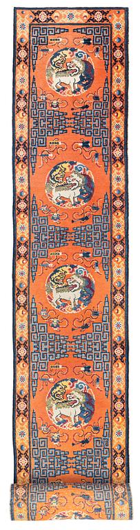 Gallerimatta, antik Ningxia, nordvästra Kina, ca 763 x 72 cm.