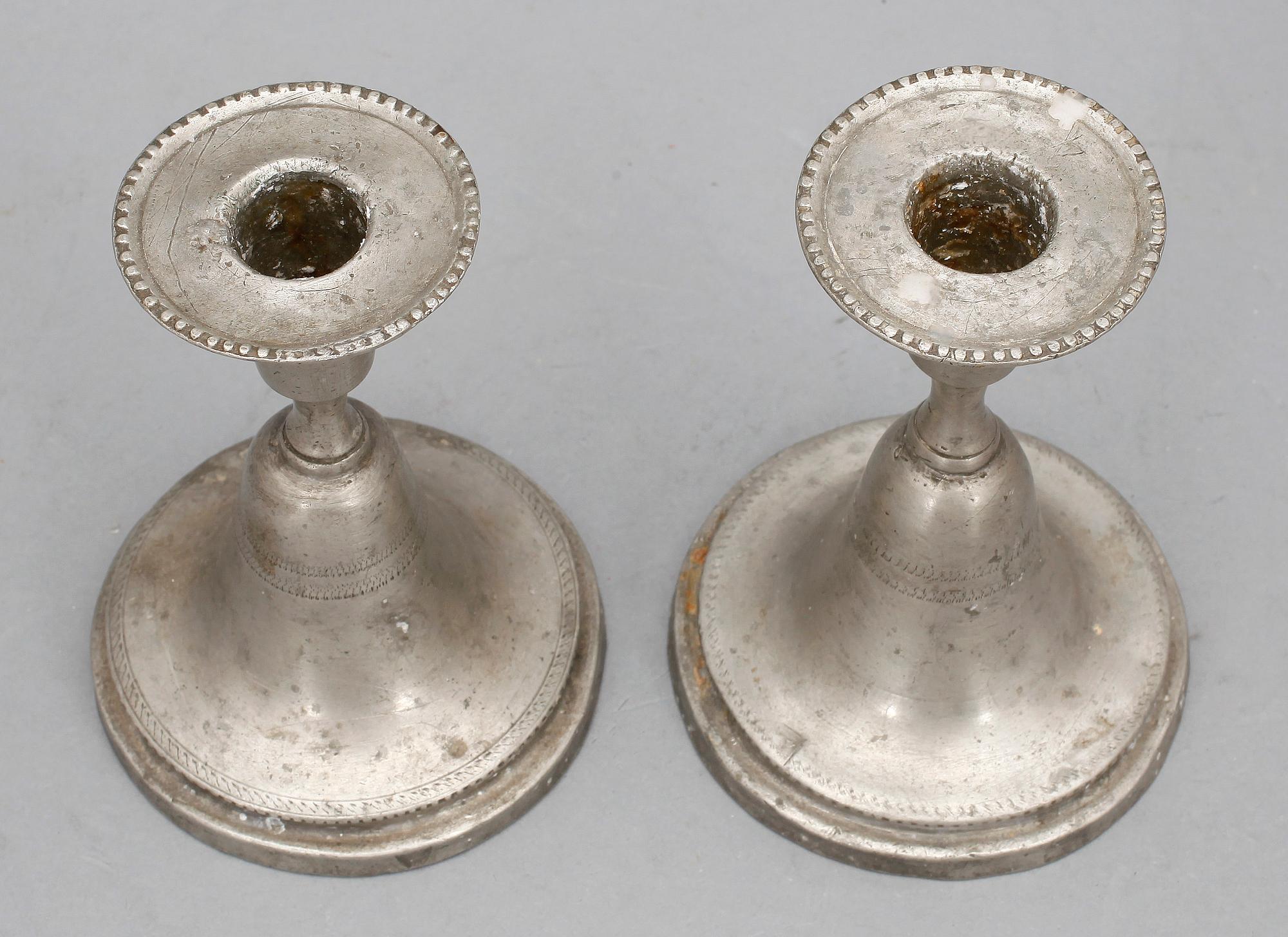 LJUSSTAKAR, ett par, tenn, okänd mästare, 1800-tal.