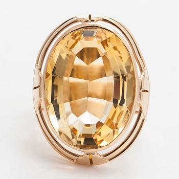 A 14K gold ring with a citrine, Helge Narsakka.