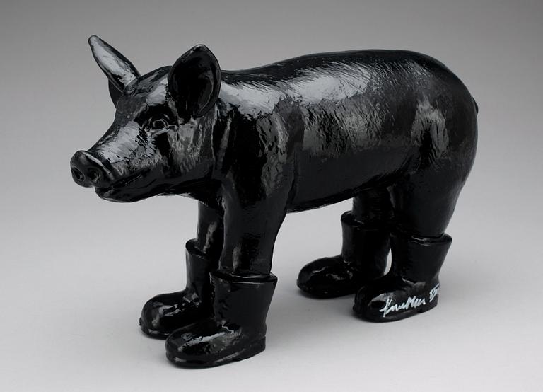 WILLIAM SWEETLOVE, "Cloned black pig with plastic boots" sign o numr VIII/X.