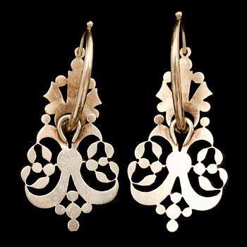 ÖRHÄNGEN, 1 par, 14 k guld, 1900-talets första hälft, med rosenslipade diamanter.