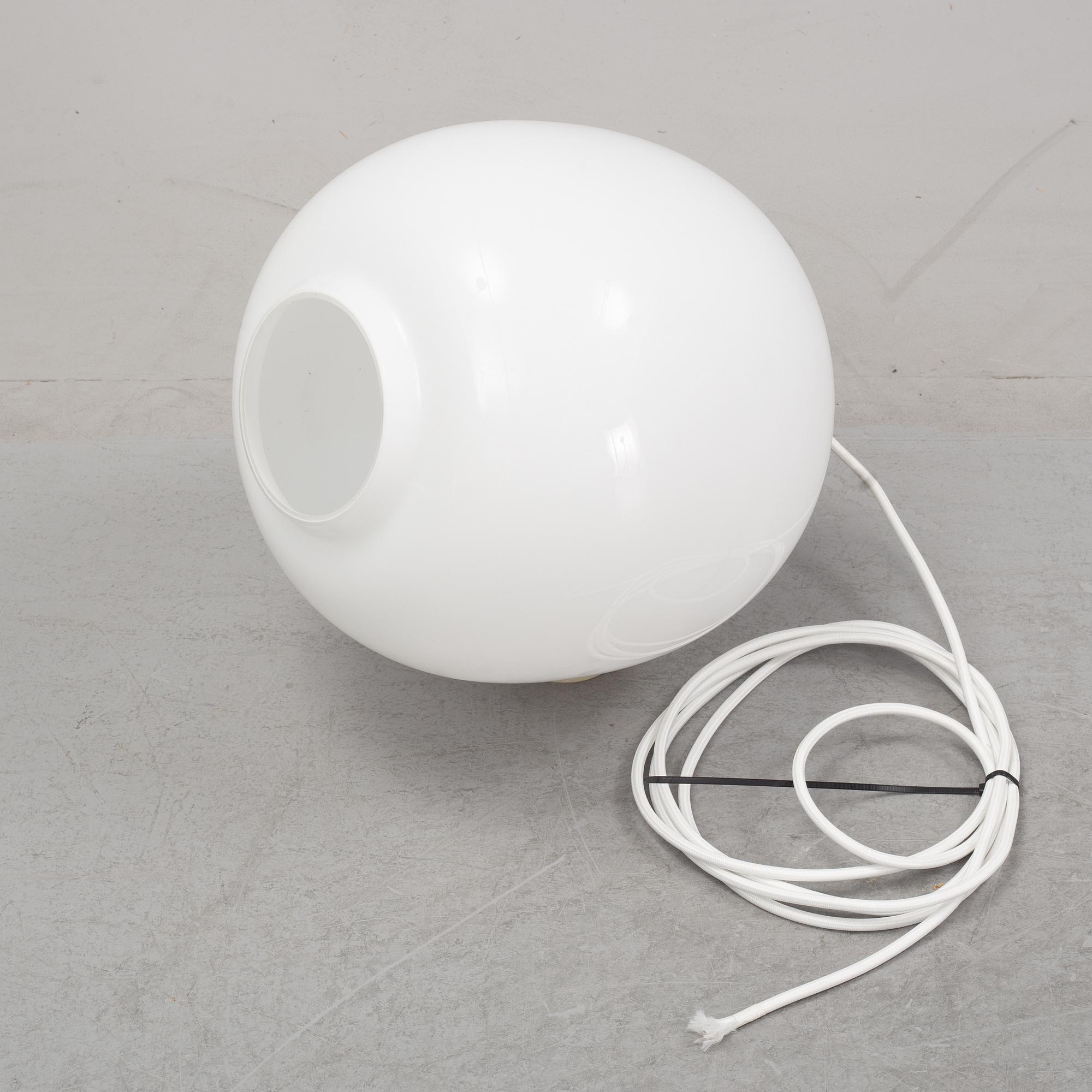 Wilhelm Lauritzen, taklampa "VL45 Radiohus Pendant" för Louis Poulsen.