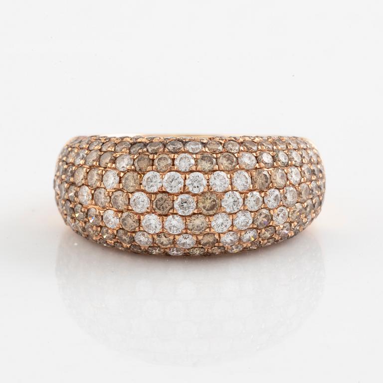 Brilliant cut diamond ring.