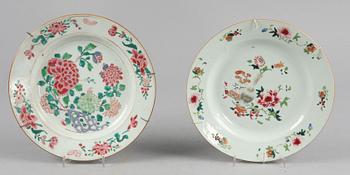 TALLRIKAR, 2 st, porslin, Kina, 1700-tal.