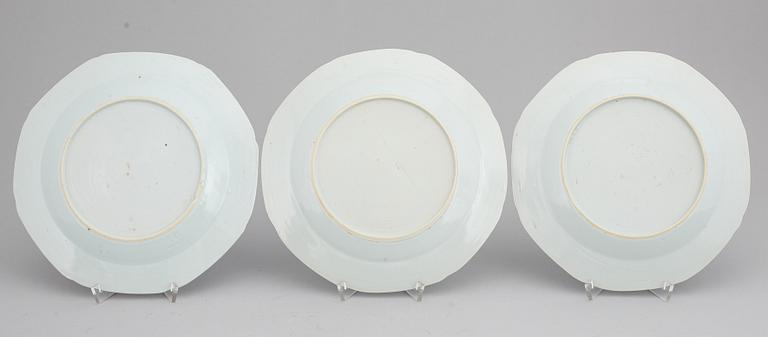 A set of five blue and white plates, Qing dynasty, Qianlong (1736-95).