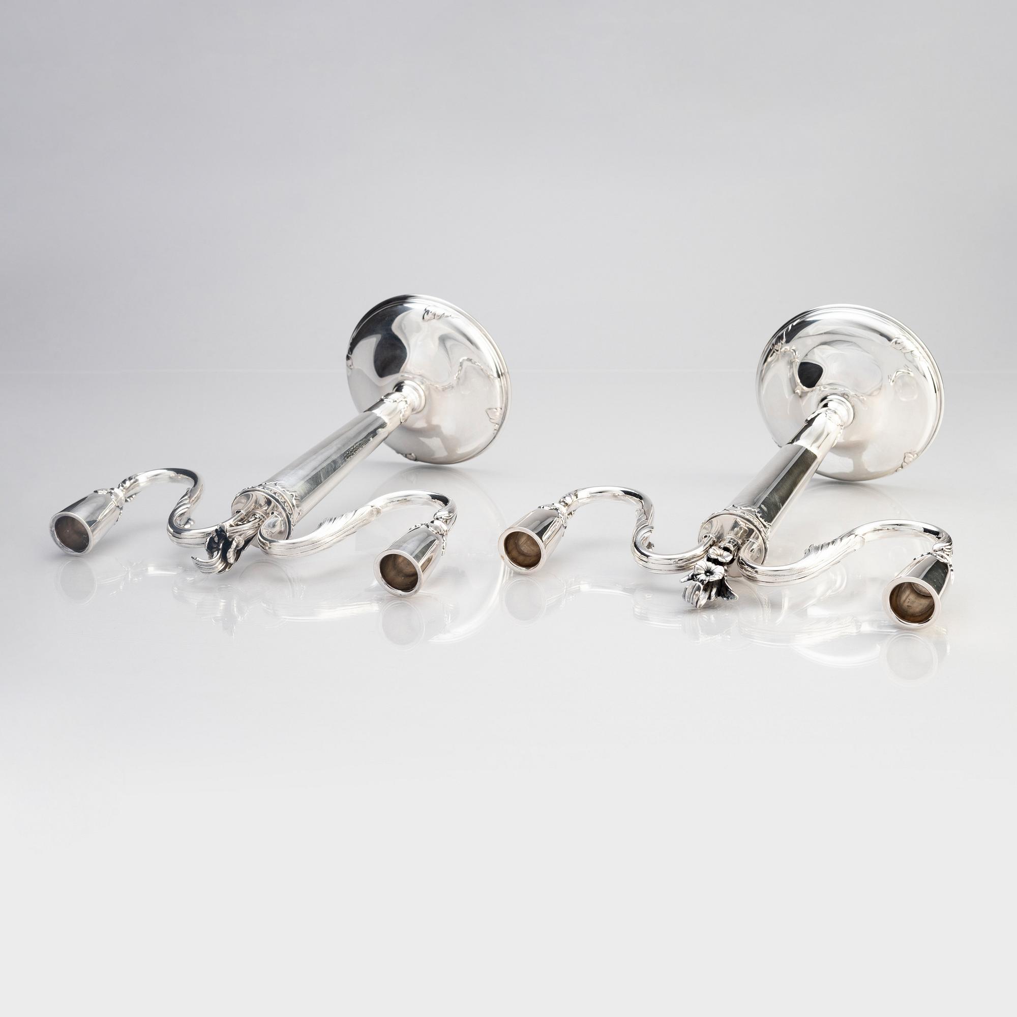 Kandelabrar, ett par, tvåarmade, silver, W.A. Bolin, Stockholm 1948.